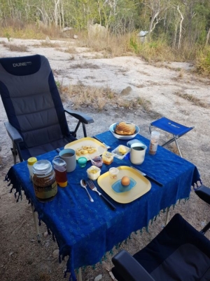 C09_23-09-08_BREAKFAST IN THE BUSH